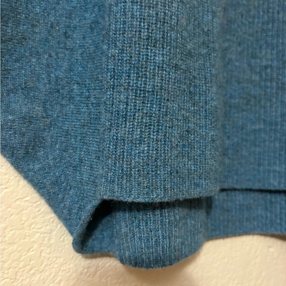 J. McLaughlin Blue Crew Neck Cashmere Sweater with Dolman Sleeves Oversized - Picture 4 of 10